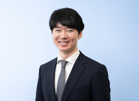 横山 駿介 氏 